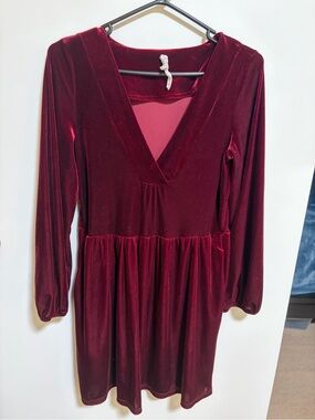 Women's Velvet V-Neck Mini Dress in Burgundy
